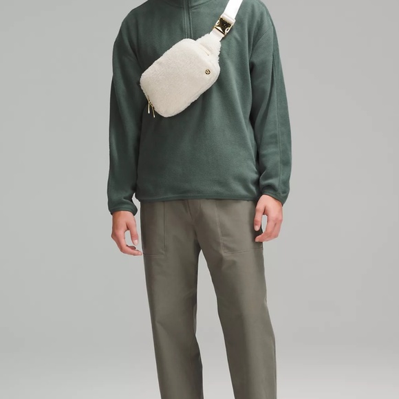 lululemon Everywhere Belt Bag Large 2L Fleece in White Opal/ Gold - Picture 2 of 6